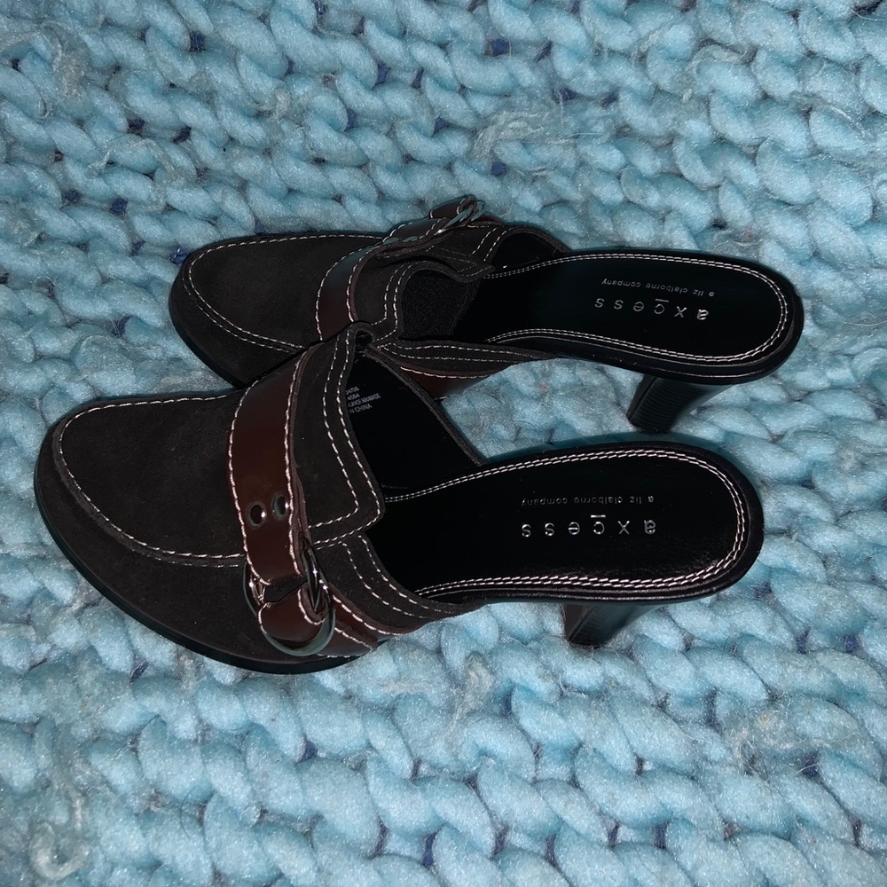 Brown & black heeled slides